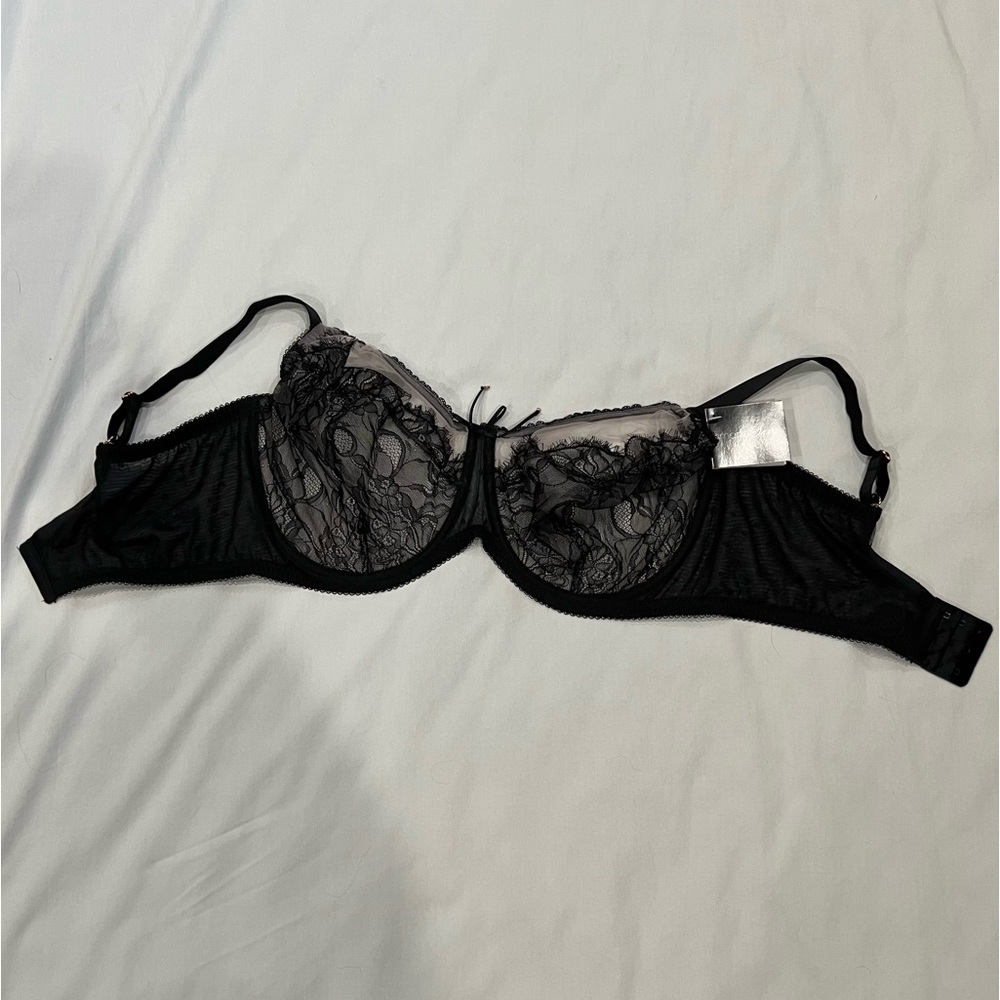 Smart and Sexy bra, NWT. 42G. Sexy and lacy. Black and pink